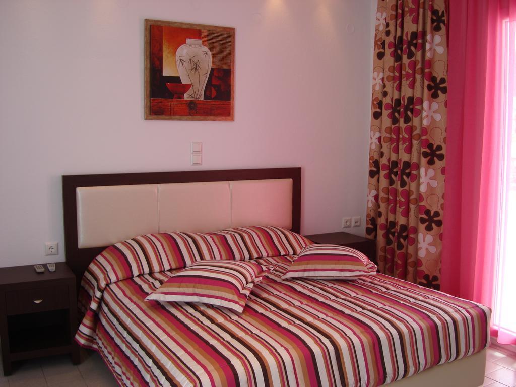 Elena Studios & Suites Ornos  Extérieur photo