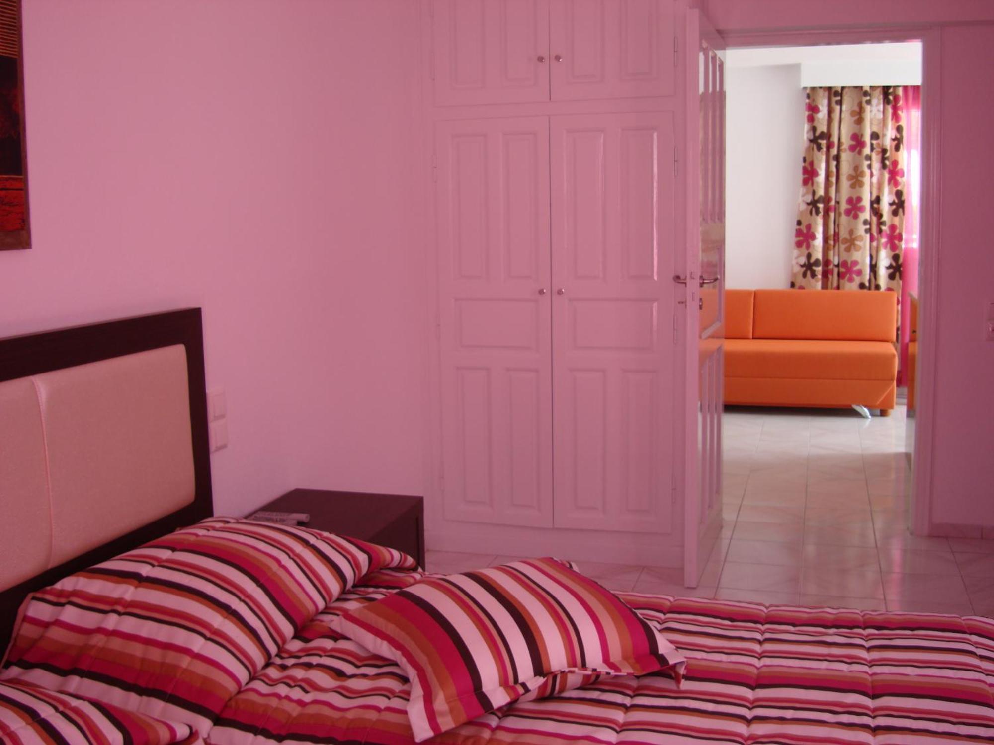 Elena Studios & Suites Ornos  Extérieur photo