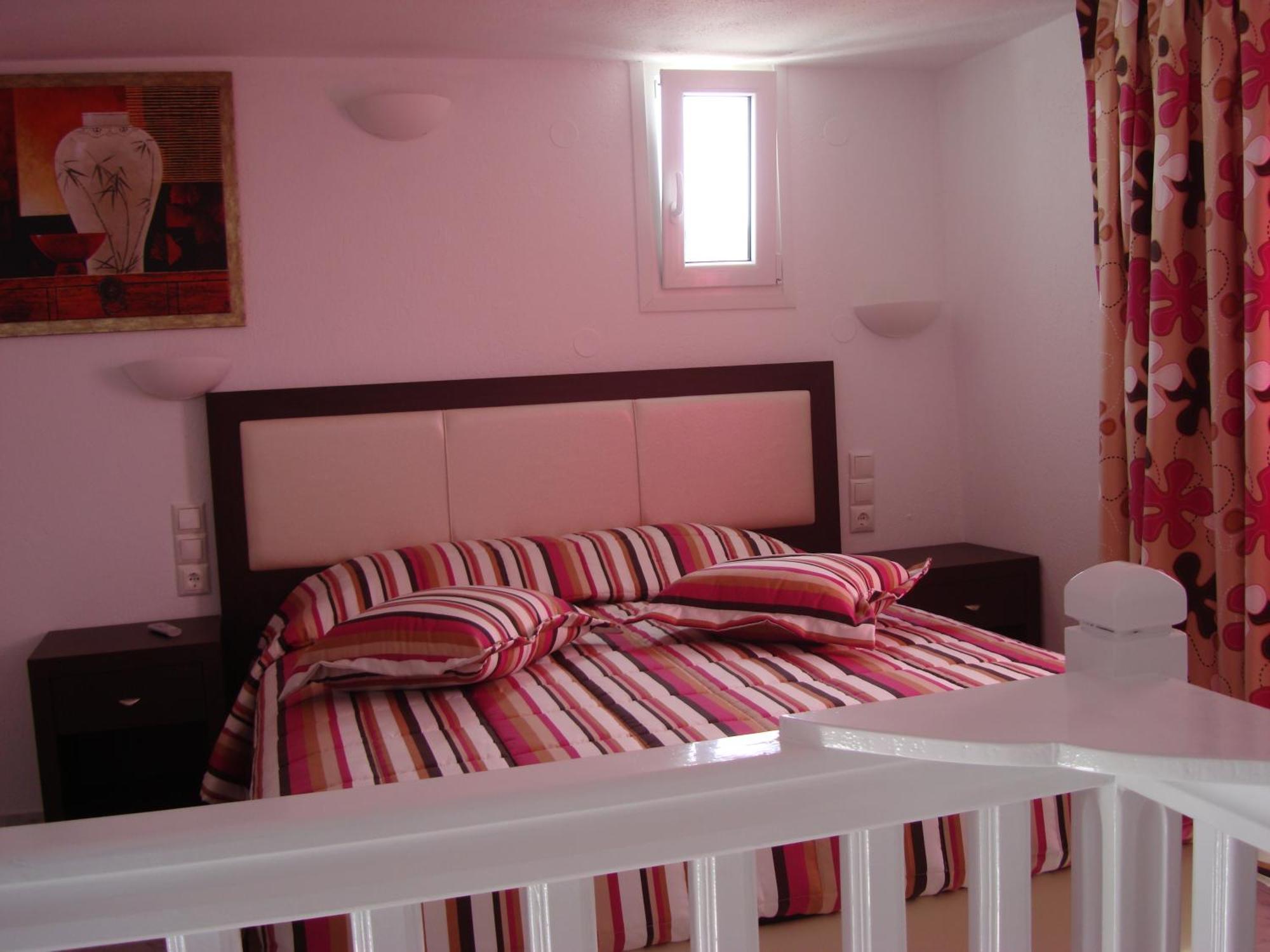 Elena Studios & Suites Ornos  Extérieur photo