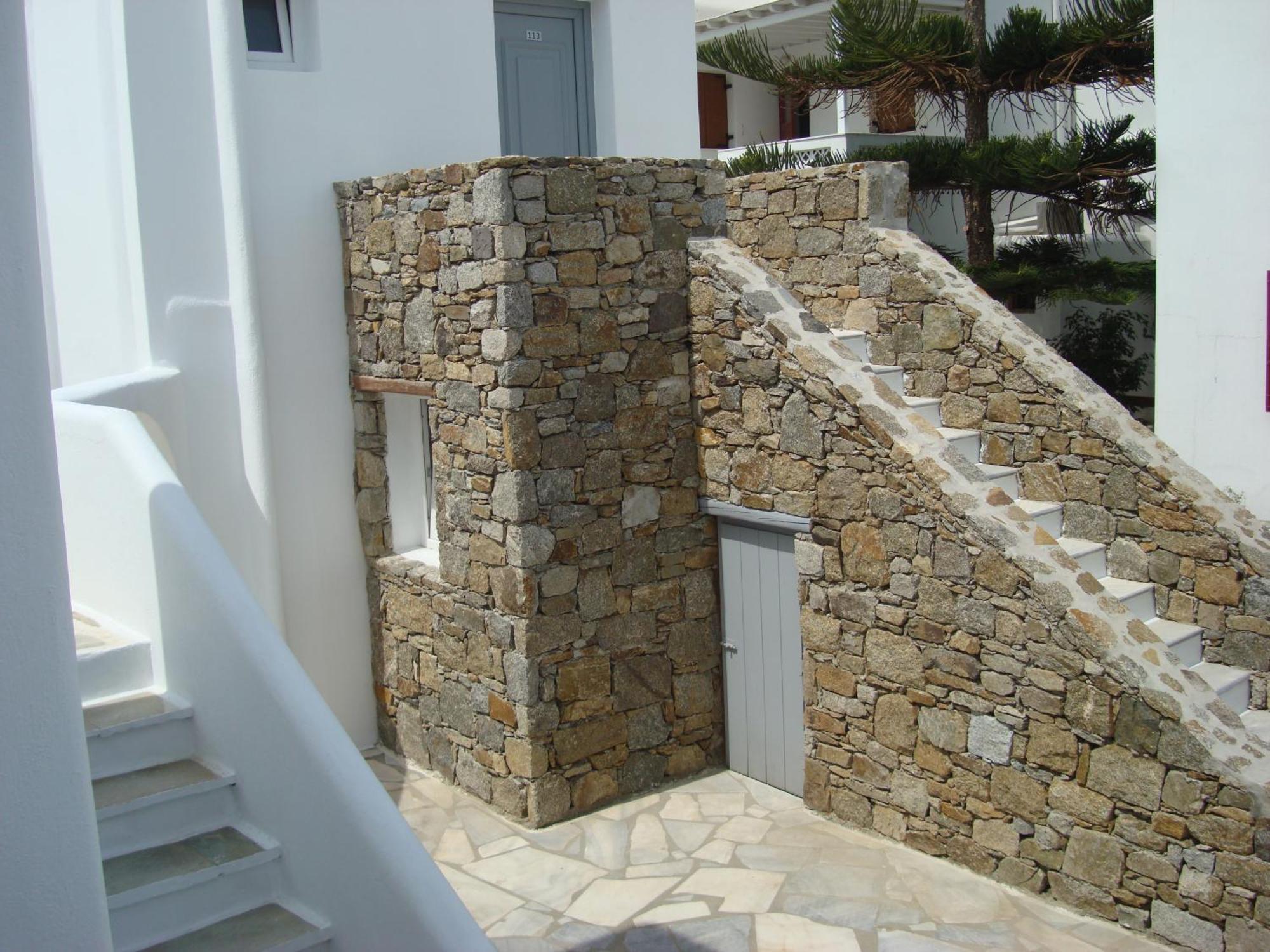 Elena Studios & Suites Ornos  Extérieur photo