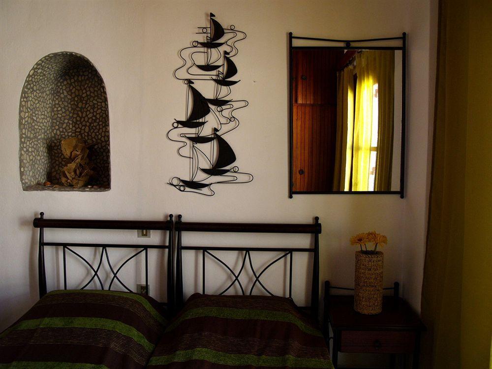 Elena Studios & Suites Ornos  Extérieur photo